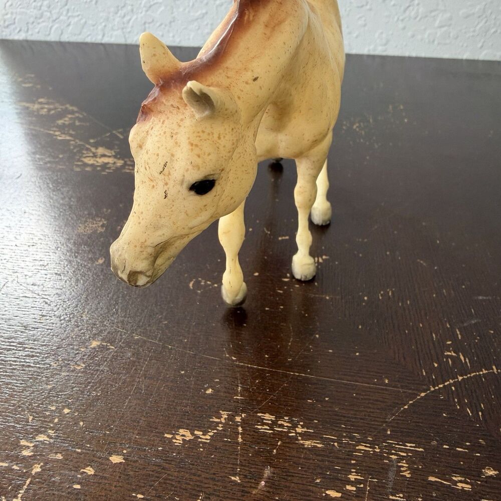 Breyer Classic Arabian Stallion Walking Light Cream Beige w Brown Mane & Tail - Picture 4 of 6